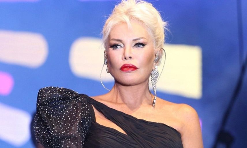 Süperstar Ajda Pekkan, İki Dizinden de Ameliyat Oldu