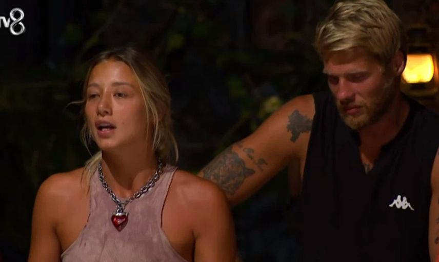 Survivor Yunus Emre rahat durmuyor: Uzak dur uyarıları işe yaramıyor! Aleyna'yı elinden tutup kendine doğru çekti ve...
