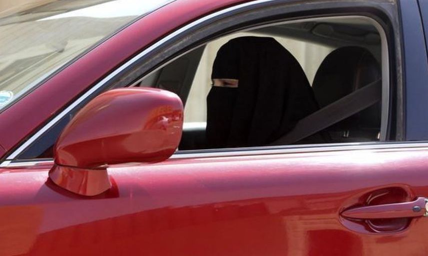 Suudi Arabistan’da 17 Yaşındaki Kızlar Ehliyet Alabilecek