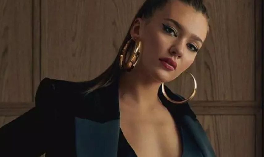 Melisa Döngel cesur tatil pozlarıyla dillere düştü: Tanga bikinisiyle tekneden paylaştı!