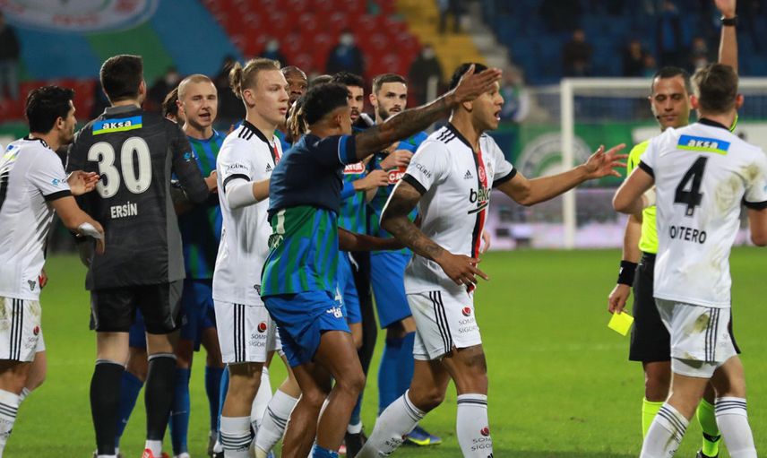 Ahmet Çakar, Beşiktaş Kalecisi Ersin Destanoğlu'nu Ağır Sözlerle Eleştirdi!