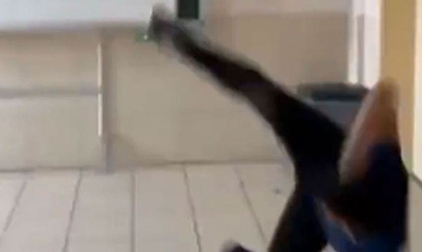 İki lise öğrencisi sınıfın ortasında Kur'an-ı Kerim’i tekmelediler: O görüntülere tepkiler çığ gibi büyüyor 