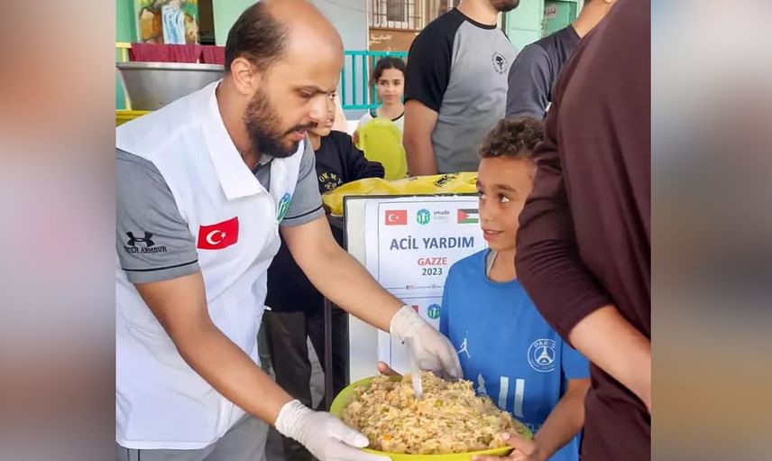 Gamze Özçelik’ten kalpleri ısıtan paylaşım: Gazze’deki sivillere sıcak yemek dağıttı