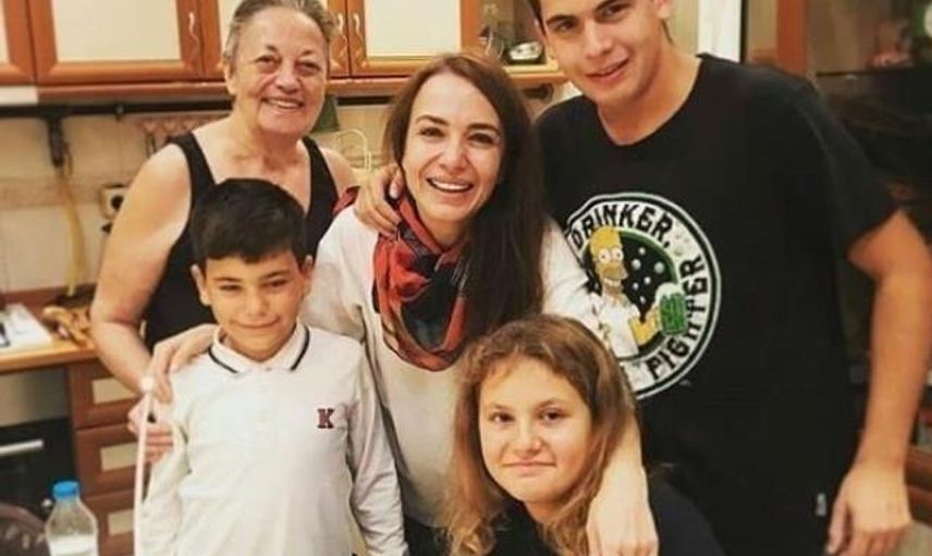 Deniz Uğur Kimdir? 