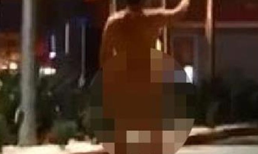 Alkol Alan Adam Belediye Binası Önünde Soyundu!