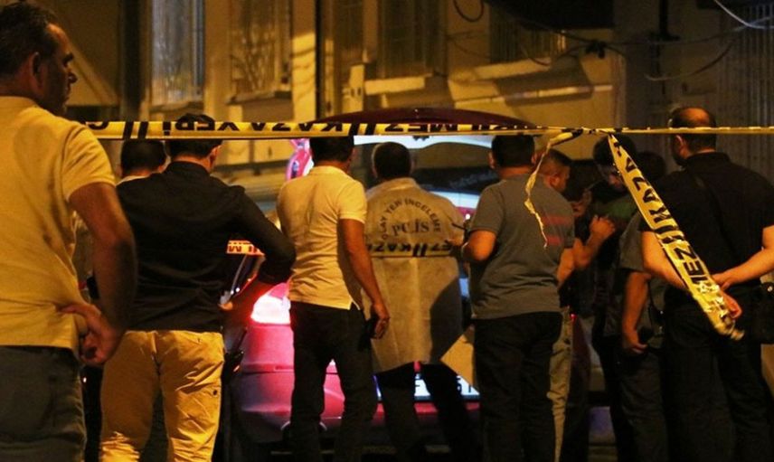 Gaziantep'te Evinin Damında Çay İçen Adam Saçmaların Hedefi Oldu