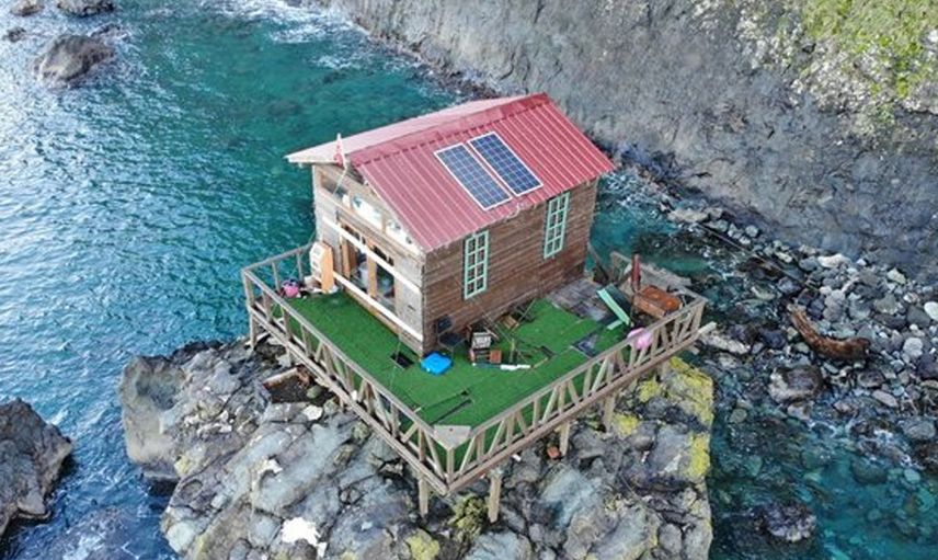 Artvin’de kayanın üzerine barınak inşa edildi