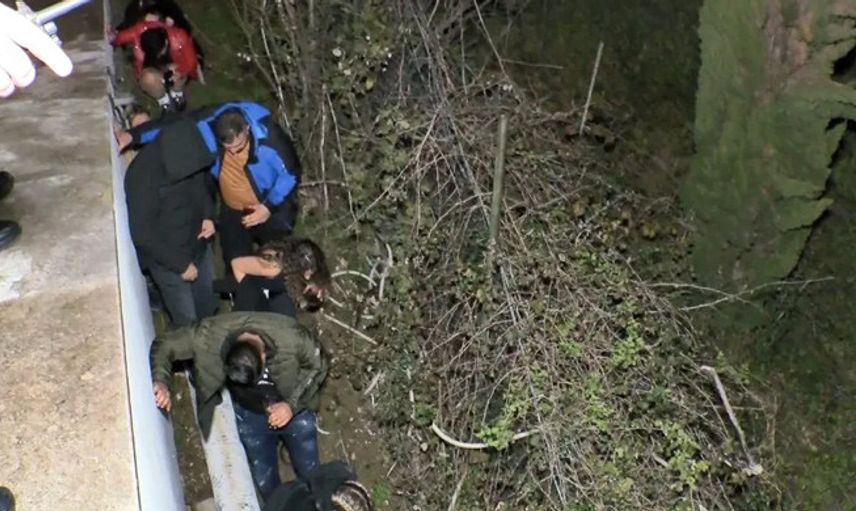 İstanbul'da Akıllara Durgunluk Veren Olay: Tellere Takıldım Kurtarın Beni
