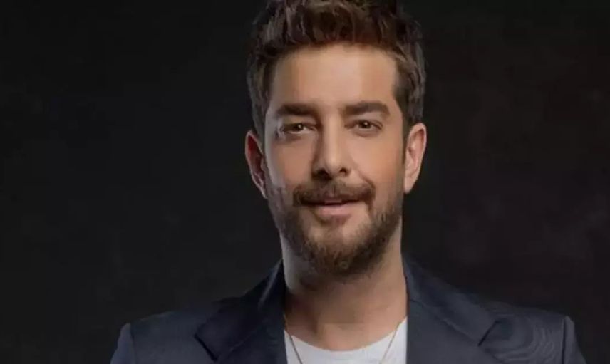 Enis Arıkan yaşça küçük genç oyuncuyla samimi pozları! İşte ortak yaptırdıkları o dövmenin anlamı...
