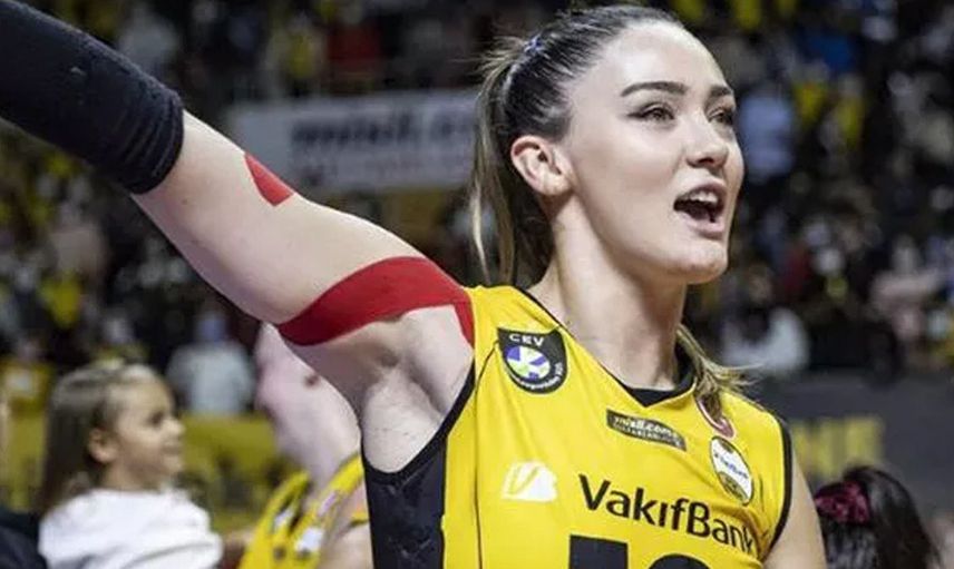 Milli voleybolcu Zehra Güneş ödül töreninde giydiği kıyafetle ağızları açık bıraktı