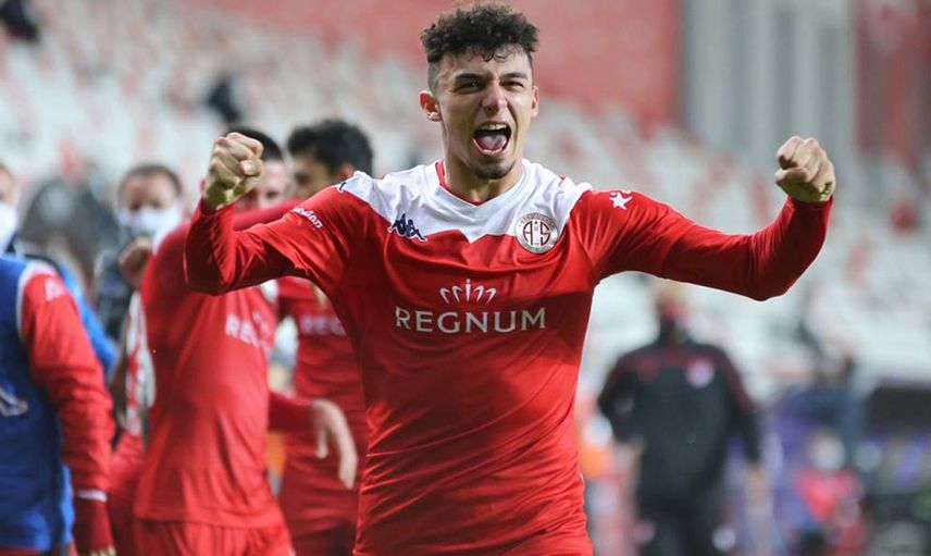 Trabzonspor, Antalyasporlu Gökdeniz Bayrakdar'ı Transfer Etmek İstiyor!
