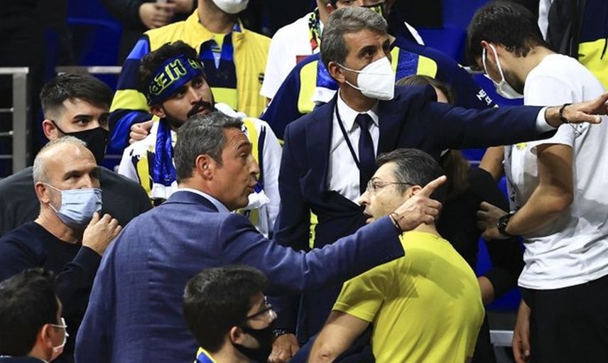 Fenerbahçe Beko - Barcelona Maçı Sonrası Ali Koç İle Taraftarlar Arasında Tansiyon Yükseldi!