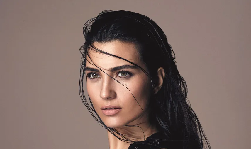 Tuba Büyüküstün Yeni İmajıyla Olay Yarattı