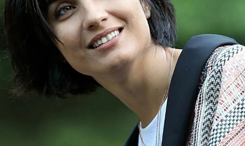 Tuba Büyüküstün Yeni İmajıyla Olay Yarattı