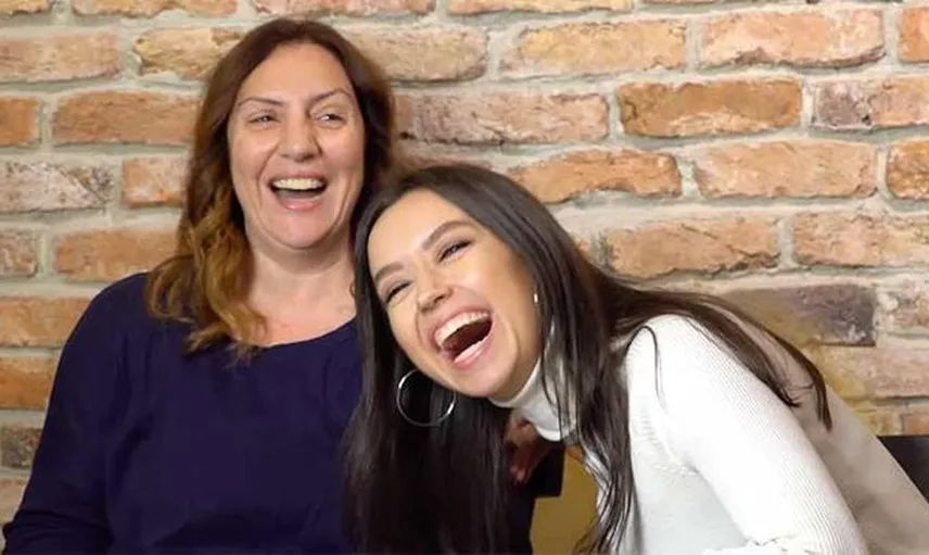 Tuğba Yurt'un Kafasına Canlı Yayında Tabela Düştü