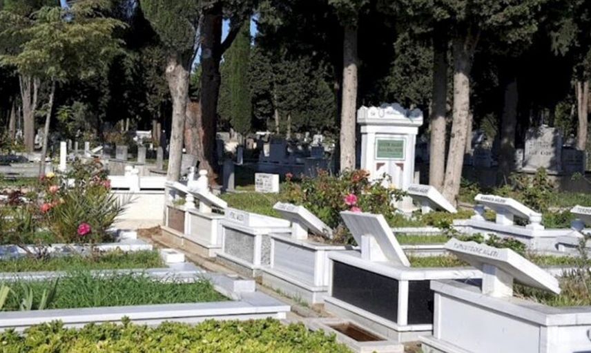 Türkiye’yi şok eden görüntüler! Mezarlıkta ayin yaptıkları sırada öyle bir şey oldu ki...