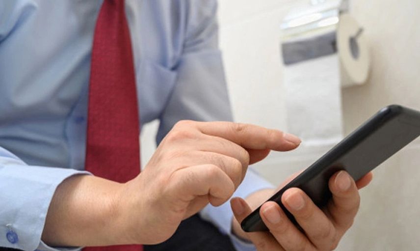 Tuvalette Uzun Süre Telefonla Oynamak Hemoroidi Tetikliyor