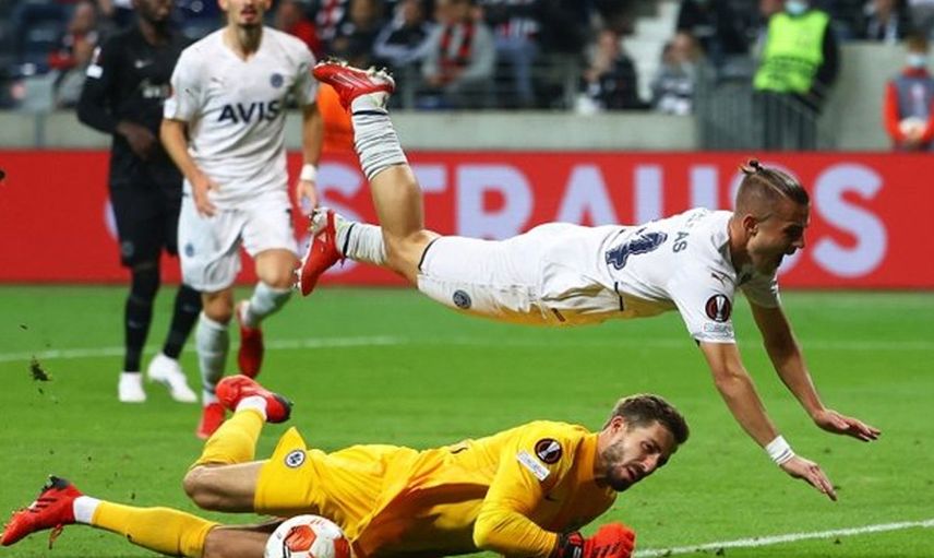 Eintracht Frankfurt- Fenerbahçe Maçında Penaltınının Tekrarlanmama Nedeni!