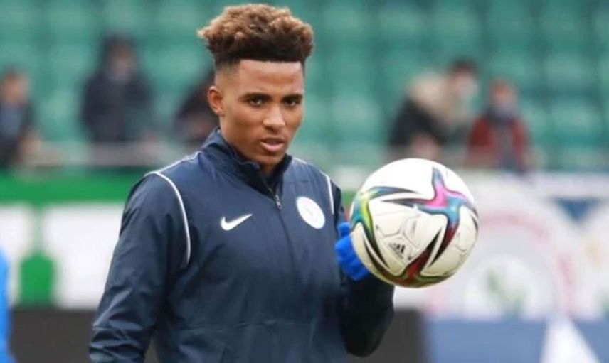 Gedson Fernandes, Çaykur Rizespor'un Galatasaray ile oynadığı maçın ardından sarı kırmızılı takımın soyunma odasına gelmiş!