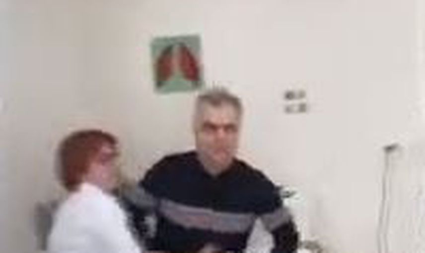 Doktor, Bebeğini Muayenehaneye Getiren Babaya Saldırdı!