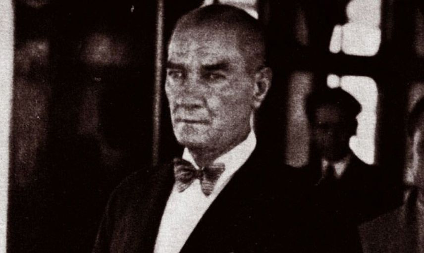 Muğla'da tepki çeken görüntüler! Atatürk posteri ters asıldı vatandaş ayağa kalktı