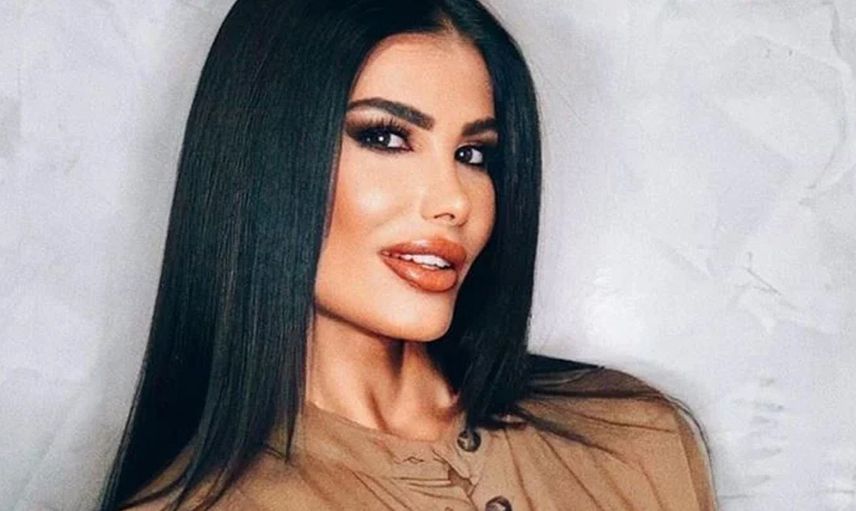 Bu sene ki seçim kombini akılara zarar! Şarkıcı Hatice'nin oy vermeye giderken giydiği kıyafet olay oldu