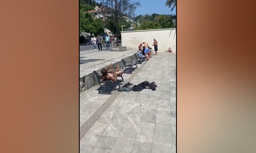 Bebek sahilde rezil anlar! Yabancı uyruklu şahıs çırıl çıplak güneşlendi, başımıza taş yağacak