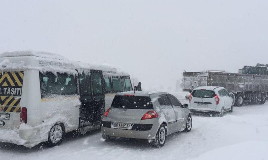 Kar yağışı nedeni ile kapalı olan karayolları hangileri? Kara yollarında son durum
