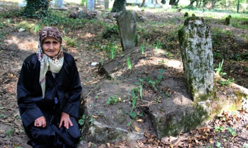 Mezarlar kavuştu