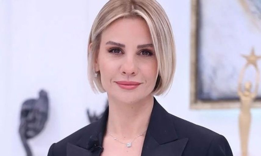 Türk televizyonları böyle rezillik görmedi! Esra Erol'da koca karısını canlı yayında dövdü Esra Erol kılını bile kıpırdatmadı!