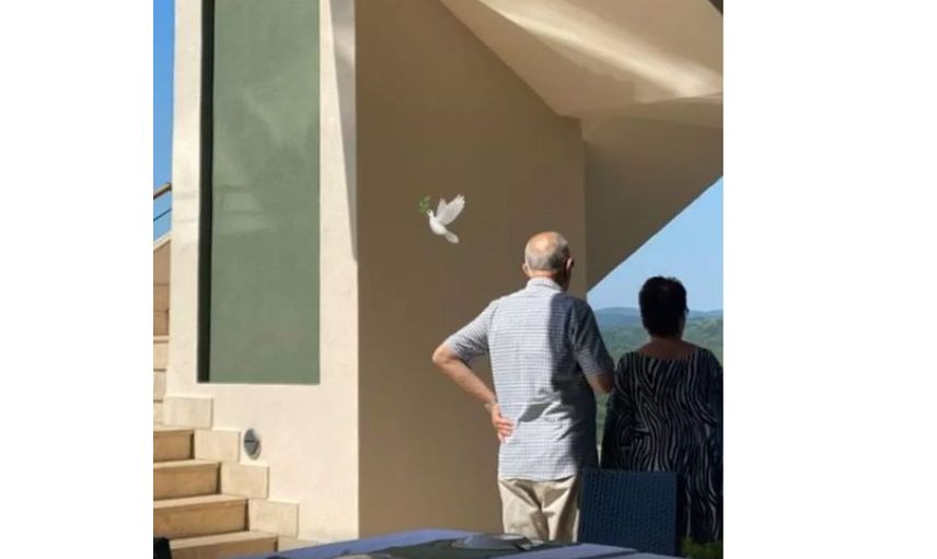 Hande Erçel'i acı günü! Bir süredir tedavi gören dedesi hayatını kaybetti