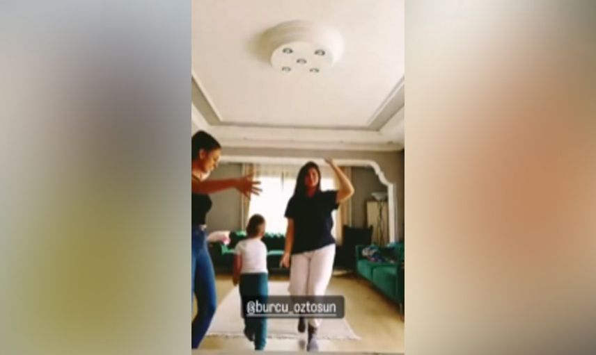 Başını açtı şimdi de kalçasını...