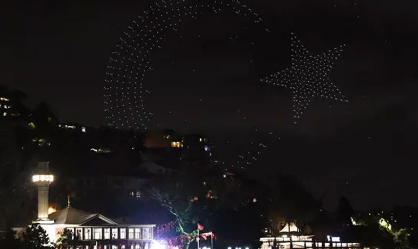 Cumhuriyetin 100. yılı kutlamalarına drone gösterisi damga vurdu: 500 drone ile dev gösteri hayranlık uyandırdı