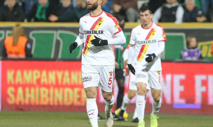 Galatasaray'dan Sürpriz Transfer Hamlesi: Milli Futbolcu Sarı Kırmızılı Takıma Çok Yakın!