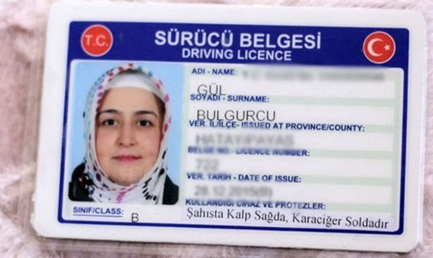 Genç Kadın Ehliyetine Yazdırdığı Yazı ile Gündem Oldu