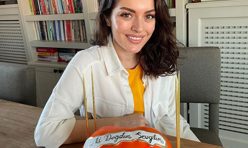 Ezgi Mola – ezomola