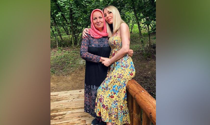 Kalça dansıyla işinden olmuştu! Hande Sarıoğlu’nun annesini görenler gözlerine inanamadı