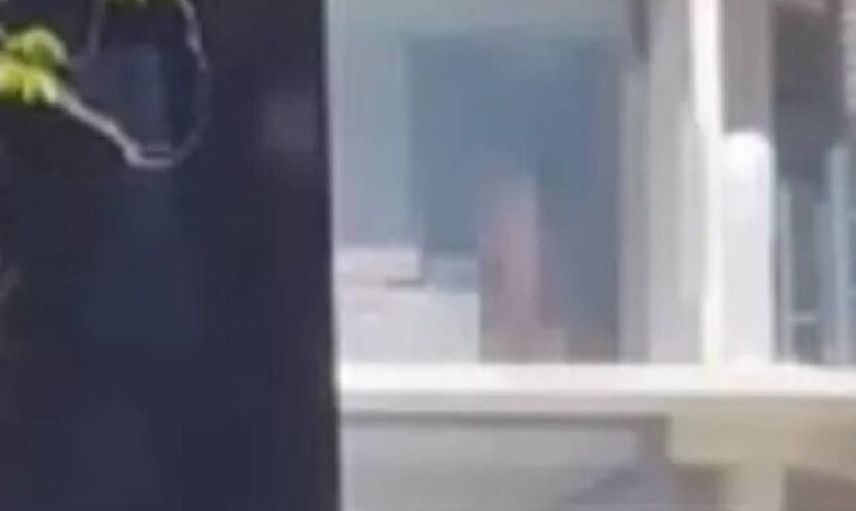 Umursamazlıkları çevredekileri sinirlendirdi: Perdelerini kapatmadan cinsel ilişkiye girdiler, yoldan geçenler izledi