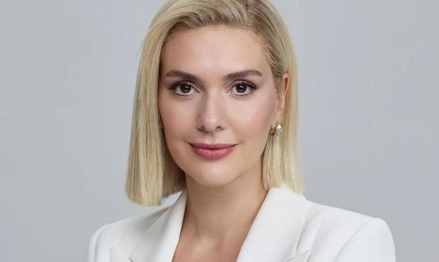 Ünlü oyuncu Bergüzar Korel'den bornozlu paylaşım! ''Banyoda uzun zaman geçirip...''