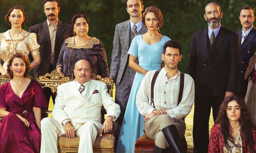 Ünlü oyuncu sokakta dehşet saçtı: Aracıyla yayaların arasına daldı