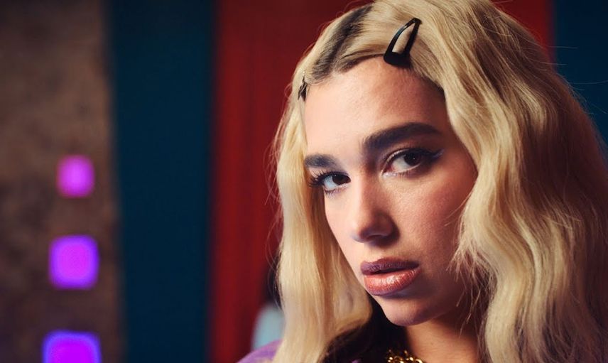 Ünlü şarkıcı Dua Lipa bikinisiyle herkesi şaşırttı