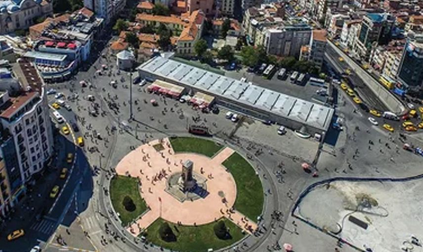 Genç Kızlar Taksimde Dans Şov Yaptı! Bakan Bir Daha Baktı