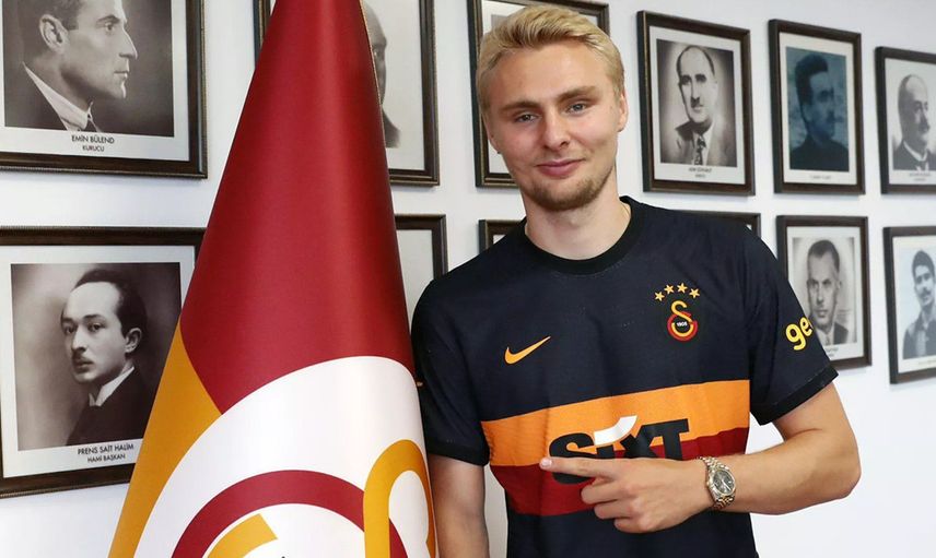 Galatasaraylı Victor Nelsson bu sezonu kötü geçirmelerinin nedeninin Domenec Torrent değil futbolcular olduğunu söyleyerek hocasını savundu