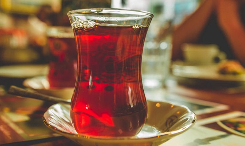 Uzmanlar Uyardı: Sıcak Çay Yemek Borusu Kanseri Riskini 5 Kat Artırıyor!