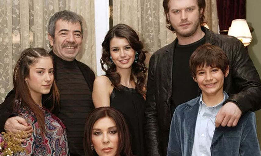 Hazal Kaya’dan Yıllar Sonra Gelen Aşk-ı Memnu İtirafı Herkesi Şaşkına Çevirdi