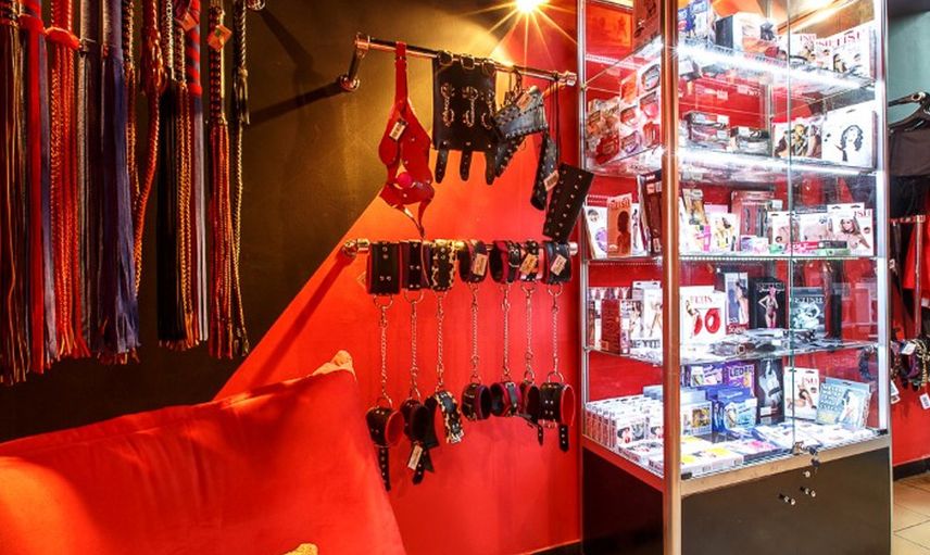Bolu’da erotik shop tabelası dikkat çekti