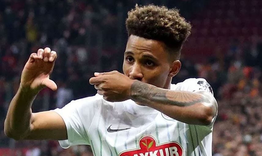 Gedson Fernandes, Çaykur Rizespor'un Galatasaray ile oynadığı maçın ardından sarı kırmızılı takımın soyunma odasına gelmiş!