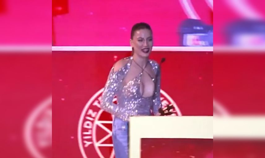 Serenay Sarıkaya'dan ödül törenine damga vuran sözler: Eski sevgilime seslenirken...