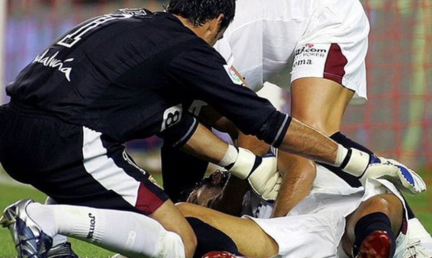 Sahalarda kalp krizi geçiren futbolcular