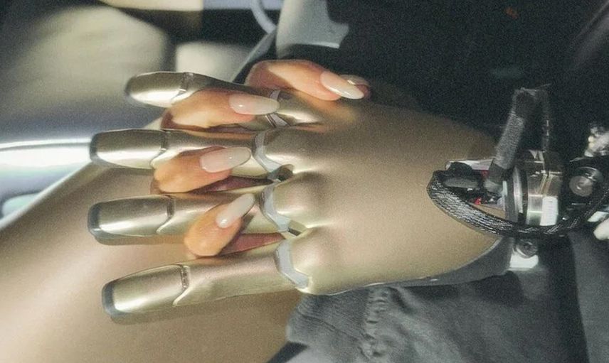 Kim Kardashian'ın, Elon Musk'ın robotuyla sıcak pozları gündem oldu